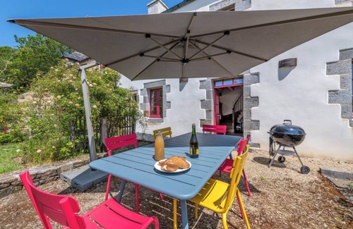 Commana Maison | Maison de vacances 'La Maison - Piscine - Spa - Jardin' avec piscine partagée, terrasse et Wi-Fi