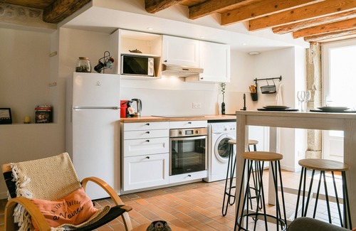 Voiron Maison | Holiday Home 'La Margotte' with Private Terrace, Private Garden and Wi-Fi