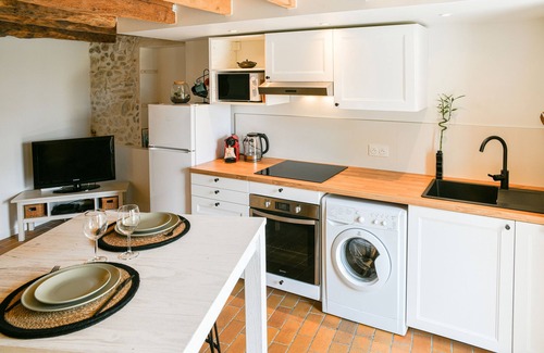 Voiron Maison | Holiday Home 'La Margotte' with Private Terrace, Private Garden and Wi-Fi