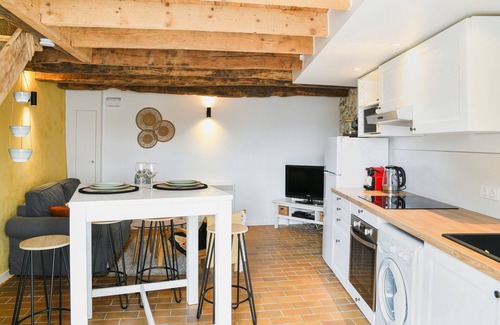 Voiron Maison | Holiday Home 'La Margotte' with Private Terrace, Private Garden and Wi-Fi