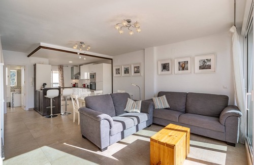 Guejar Sierra Maison | Holiday Home "La Noguera" with Mountain View, Private Terrace & Wi-Fi