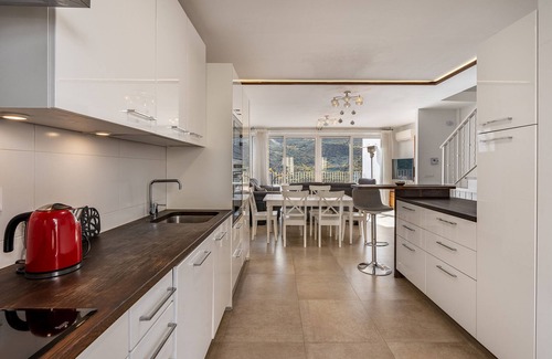 Guejar Sierra Maison | Holiday Home "La Noguera" with Mountain View, Private Terrace & Wi-Fi