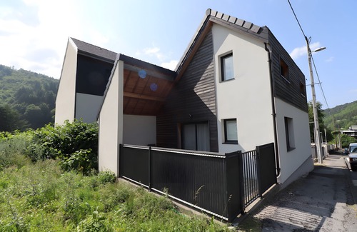 Mont-Dore Maison | Holiday Home 'La Petite Montille' with Mountain View and Wi-Fi