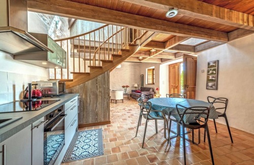 Commana Maison | Maison de vacances 'La Petite Maison - Piscine - Spa' avec piscine partagée, terrasse et Wi-Fi