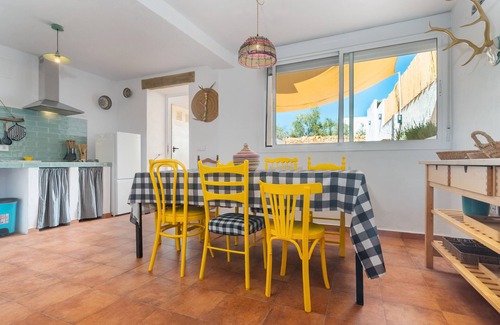 Guadalcanal Maison | Holiday Home 'La Sierra Del Viento' with Mountain View, Private Pool and Wi-Fi