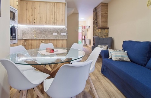 San Justo Maison | Holiday Home 'Lago De Sanabria' with Mountain View, Private Garden and Balcony