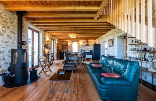 Bazas Maison | Holiday Home 'Le Basque' with Shared Pool, Private Terrace and Wi-Fi