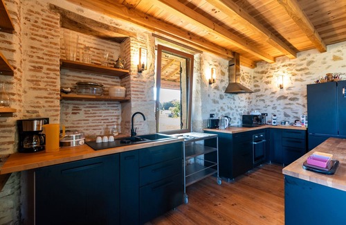 Bazas Maison | Holiday Home 'Le Basque' with Shared Pool, Private Terrace and Wi-Fi