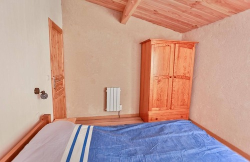 Rieussec Maison | Holiday Home 'Le Boulonnais, Le Pont De Calmel' with Mountain View, Shared Pool and Terrace