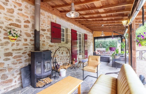Piegut-Pluviers Maison | Holiday Home 'Les Touilles - Dordogne' with Private Pool, Private Terrace and Wi-Fi