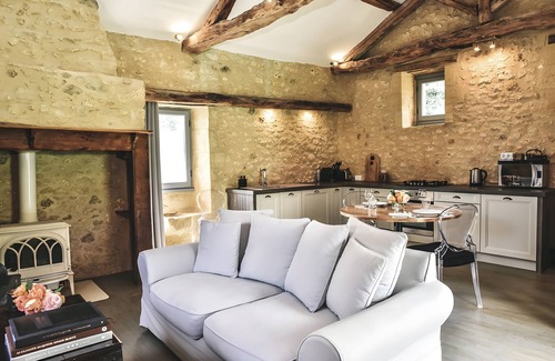 Sainte Croix de Beaumont Maison | Holiday Home 'Le Mazet' with Private Terrace, Private Garden and Wi-Fi