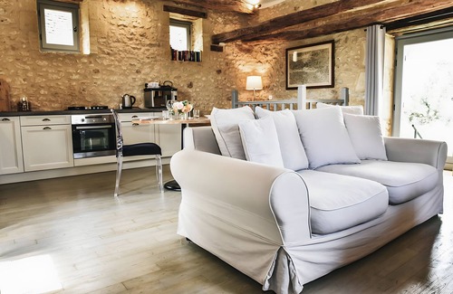 Sainte Croix de Beaumont Maison | Holiday Home 'Le Mazet' with Private Terrace, Private Garden and Wi-Fi