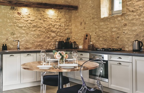 Sainte Croix de Beaumont Maison | Holiday Home 'Le Mazet' with Private Terrace, Private Garden and Wi-Fi