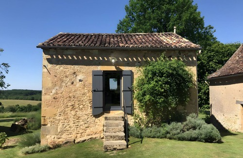 Sainte Croix de Beaumont Maison | Holiday Home 'Le Mazet' with Private Terrace, Private Garden and Wi-Fi