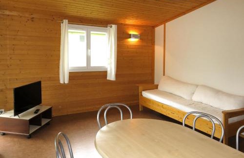 Beynat Maison | Holiday Home Les Hameaux de Miel-Chalet 6 pers- by Interhome