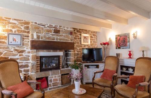 Plogoff Maison | Holiday Home Les Hortensias by Interhome