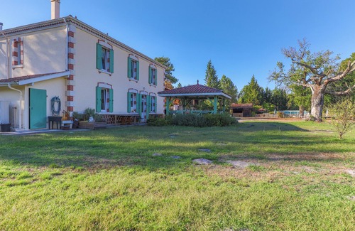 Trensacq Maison | Les Maisons Des Houssats avec piscine partagée et terrasse privée.
