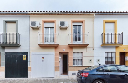 Baena Maison | Maison de vacances 'López' avec terrasse privée, Wi-Fi et climatisation