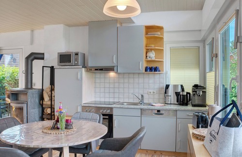 Harlesiel Maison | Holiday Home 'Lotte' with Sea View, Private Terrace and Wi-Fi