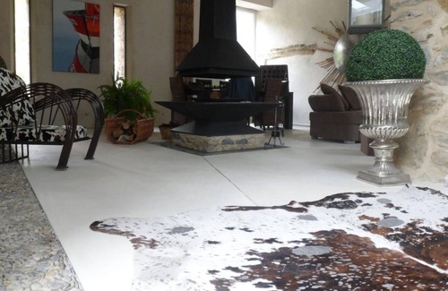 Savoillan Maison | Holiday Home 'Luxueuse Bergerie Pied Du Ventoux' with Mountain View, Shared Terrace and Wi-Fi