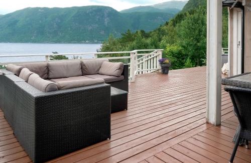 Vik Maison | Holiday Home Lyktvorholmen - FJS618 by Interhome