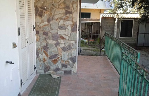 Assemini Maison | Holiday Home "M P Home" with Shared Garden