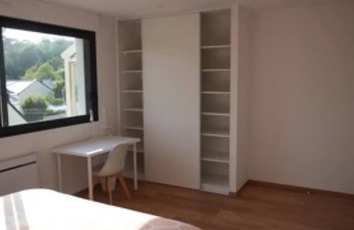 Bohars Maison | Holiday Home 'Maison 8 Pers 1km Du Parc Expo' with Private Terrace, Private Garden and Wi-Fi