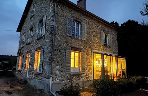 Crespieres Maison | Maison de vacances 'Maison De Campagne Vers Versailles' avec terrasse privée, jardin privé et Wi-Fi