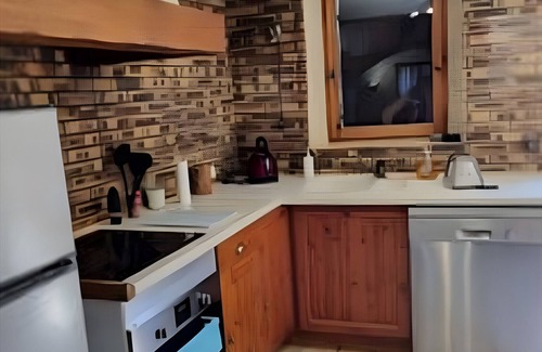 Saint-Avre Maison | Holiday Home 'Maison De Charme À Saint-Avre' with Mountain View, Private Terrace and Wi-Fi