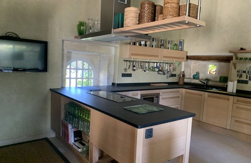 Trois-Palis Maison | Casa de vacaciones 'Maison Angoulême' con terraza privada, jardín privado y Wi-Fi