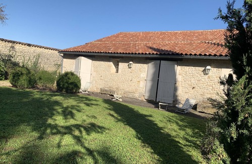 Trois-Palis Maison | Casa de vacaciones 'Maison Angoulême' con terraza privada, jardín privado y Wi-Fi