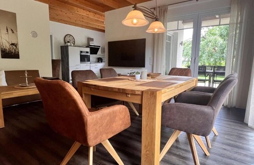 Naumburg Maison | Holiday Home 'Marlen' with Private Terrace, Private Garden and Wi-Fi
