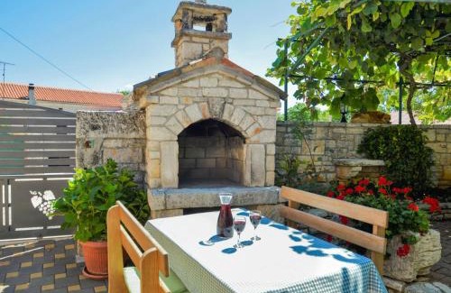 Foli Maison | Holiday Home Milka 2 by Interhome