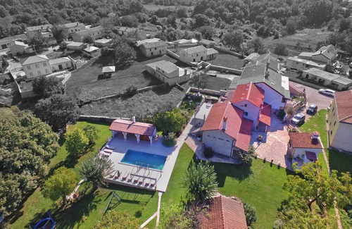Rojnici Maison | Villa avec air conditionné et une piscine extérieure