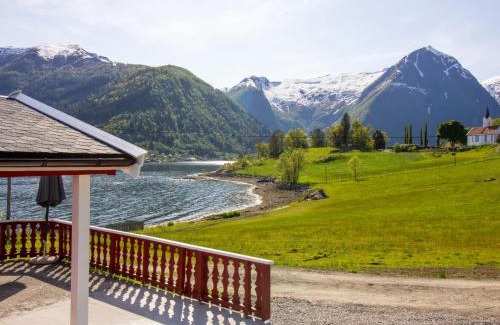 Balestrand Maison | Holiday Home Naustvollen by Interhome