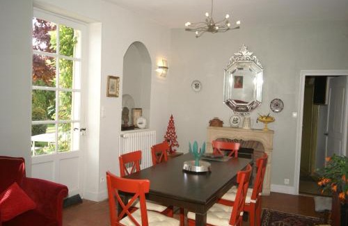 Yevre-le-Chatel Maison | Holiday Home near Paris with Garden