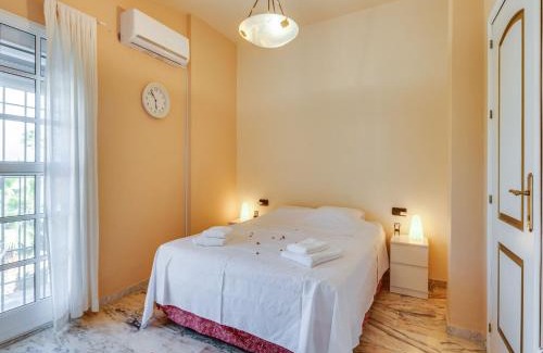 Valencina de la Concepcion Maison | Holiday Home near Sevilla with Pool