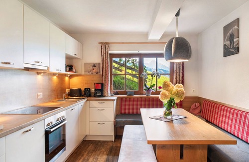 Rohrberg Maison | Holiday Home 'Oberlehen Hof' with Mountain View and Private Terrace