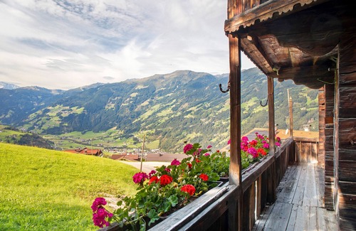 Rohrberg Maison | Holiday Home 'Oberlehen Hof' with Mountain View and Private Terrace