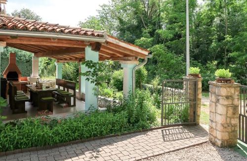 Martinski Maison | Holiday Home Paolici by Interhome