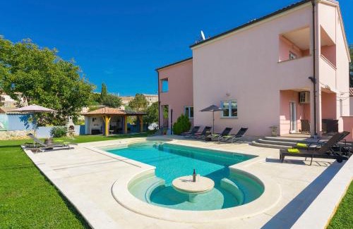 Orihi Maison | Holiday Home Paus by Interhome