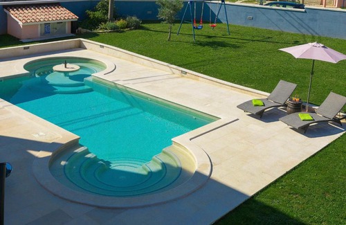 Orihi Maison | Holiday Home Paus by Interhome