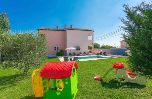 Orihi Maison | Holiday Home Paus by Interhome