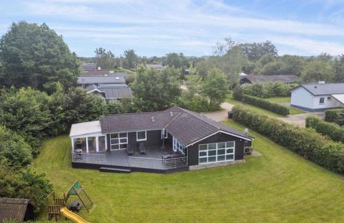 Hejlsminde Strand Maison | Holiday Home Peder - 950m from the sea by Interhome