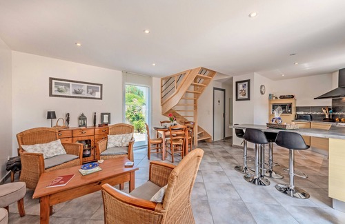 Taule Maison | Holiday Home 'Petite Maison' with Private Terrace and Shared Garden