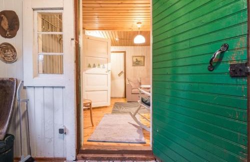 Karjalohja Maison | Holiday Home Puutarhurin mökki by Interhome