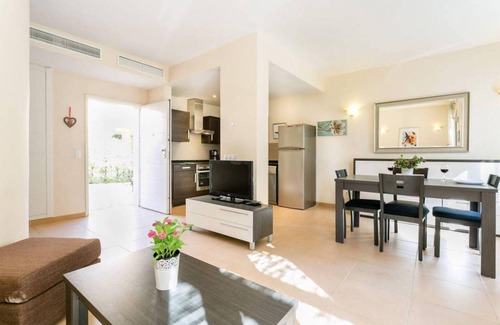 Campos Maison | Holiday Home 'Residence Club El Paraiso 10' with Shared Pool, Wi-Fi and Air Conditioning