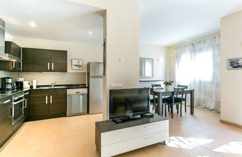 Campos Maison | Holiday Home 'Residence Club El Paraiso 10' with Shared Pool, Wi-Fi and Air Conditioning