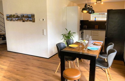 Guggenhausen Maison | Holiday Home 'Riedloge' with Private Terrace, Private Garden and Wi-Fi