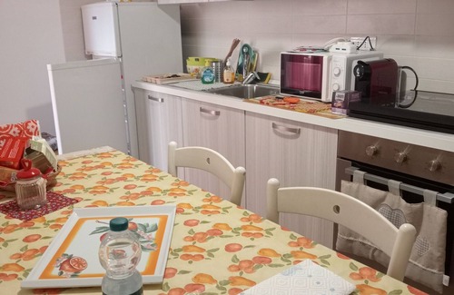 Sestri Levante Appartement | Holiday Home 'Roses House' with Mountain View, Wi-Fi and Air Conditioning